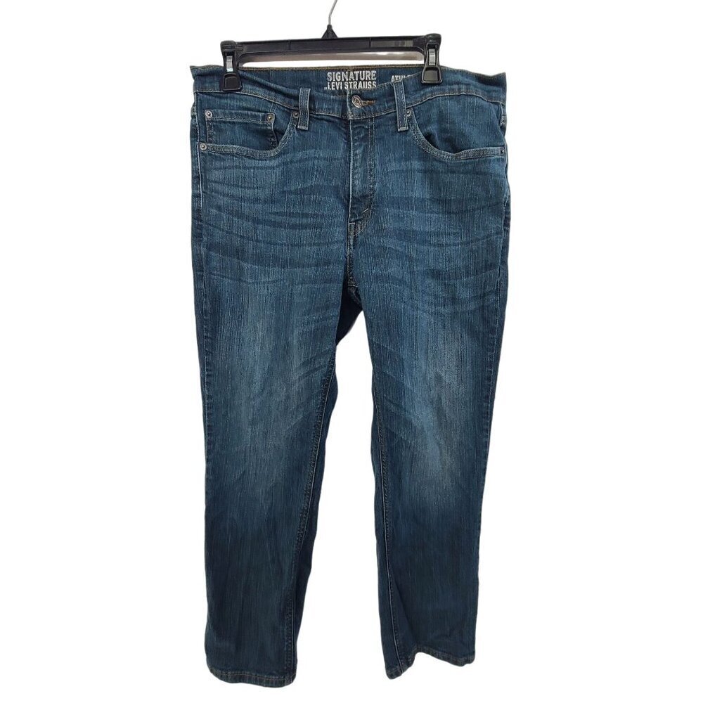 18.  Signature Levi Strauss Athletic Denim Jeans Blue Size 36